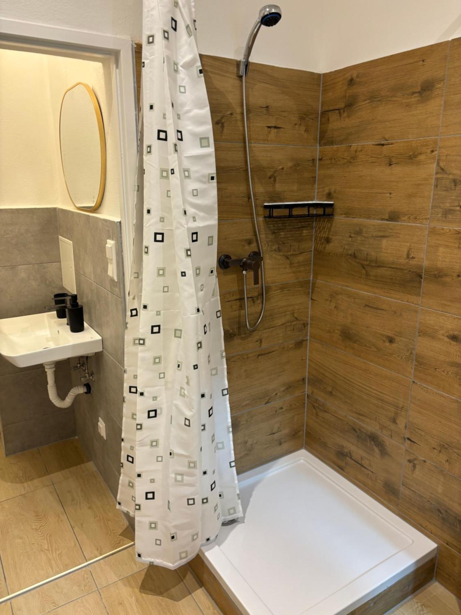 Anda City Rooms Виена Екстериор снимка